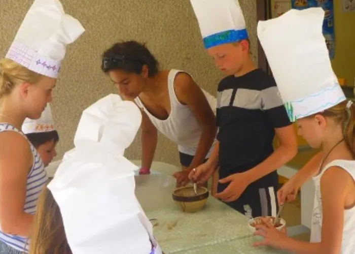 5 Pers. Avec Terrasse Face Au - Api-1-52-600 * Salles-Curan